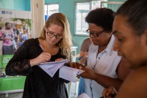 Evento para treinamento de facilitadores e lÃ­deres comunitÃ¡rios do programa Active Citizens, do British Council, com o apoio dos parceiros da RECODE. Ramos, Rio de Janeiro (lÃ­deres comunitÃ¡rios do Complexo do AlemÃ£o), 14.12.2016 fotos Zuppa Filmes (Eduardo Martino)